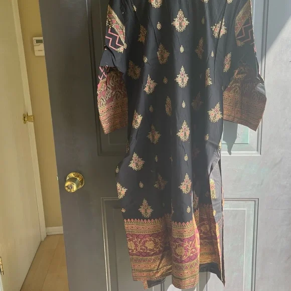 Néw beautiful Pakistani Indian dress - Picture 3 of 5